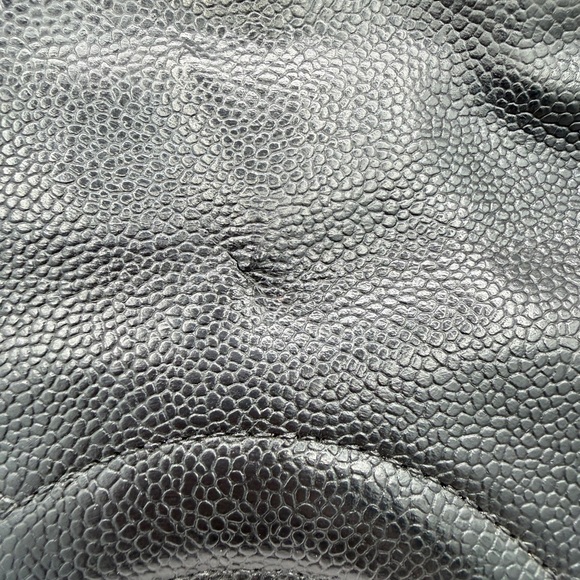 CHANEL Authentic Caviar Tote Bag - Picture 6 of 16